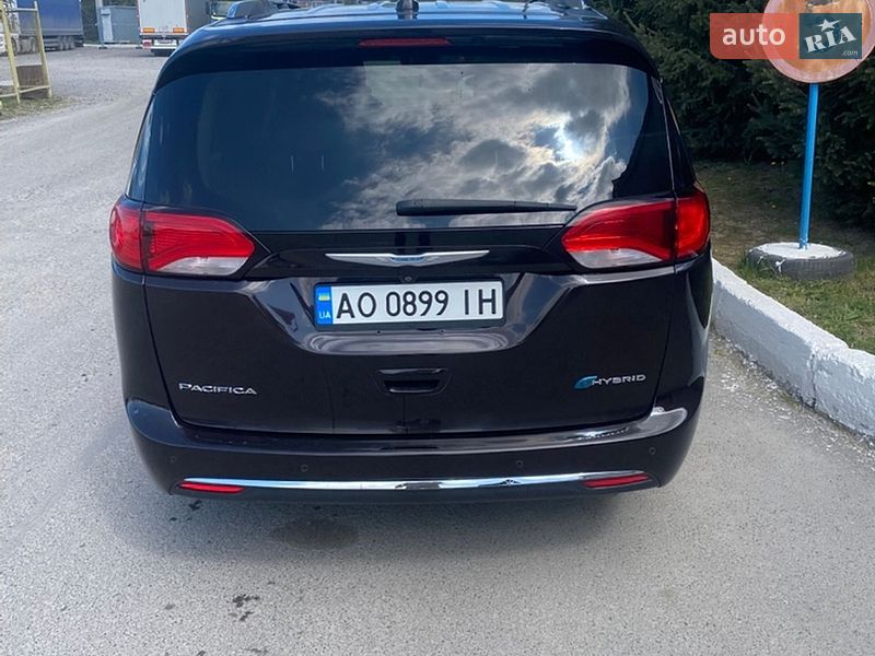 Мінівен Chrysler Pacifica 2018 в Ужгороді