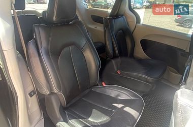 Мінівен Chrysler Pacifica 2018 в Ужгороді