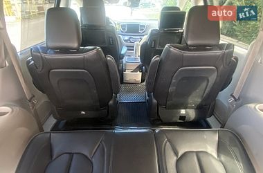 Минивэн Chrysler Pacifica 2018 в Ужгороде