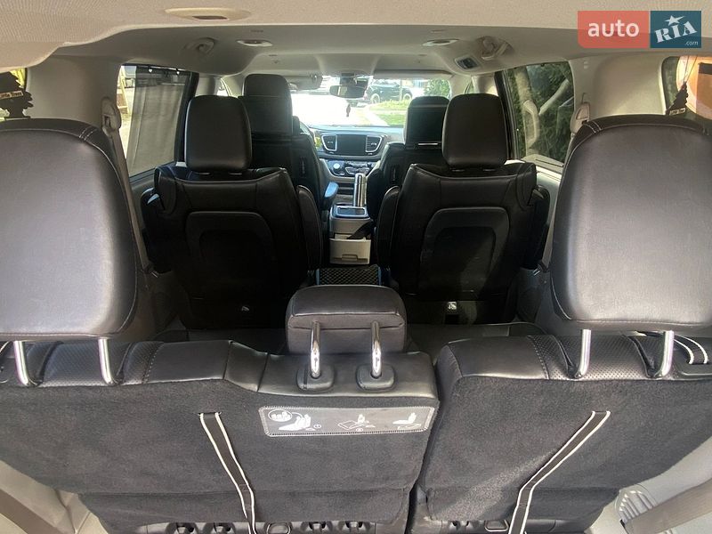 Мінівен Chrysler Pacifica 2018 в Ужгороді