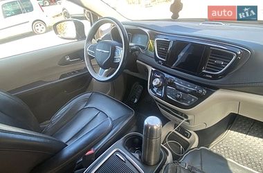 Мінівен Chrysler Pacifica 2018 в Ужгороді
