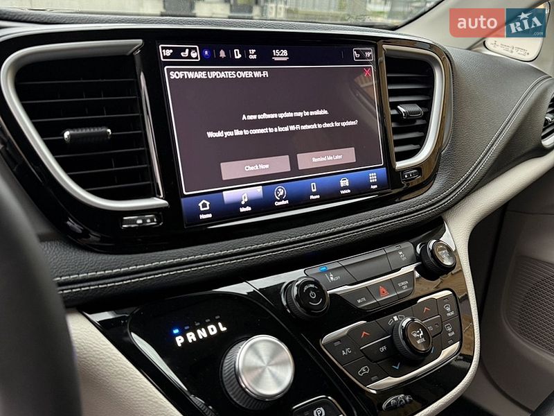 Минивэн Chrysler Pacifica 2022 в Львове