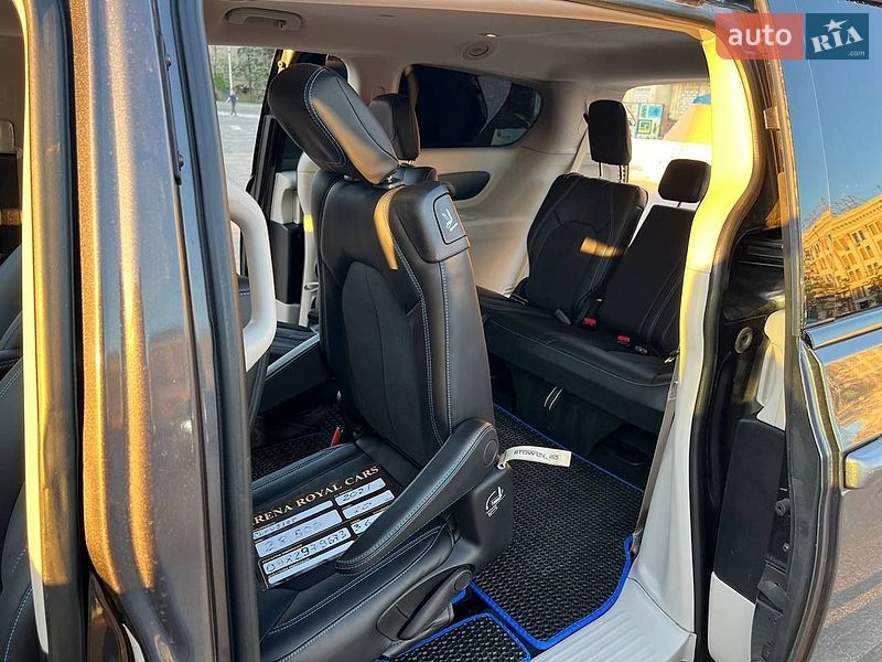 Мінівен Chrysler Pacifica 2021 в Харкові