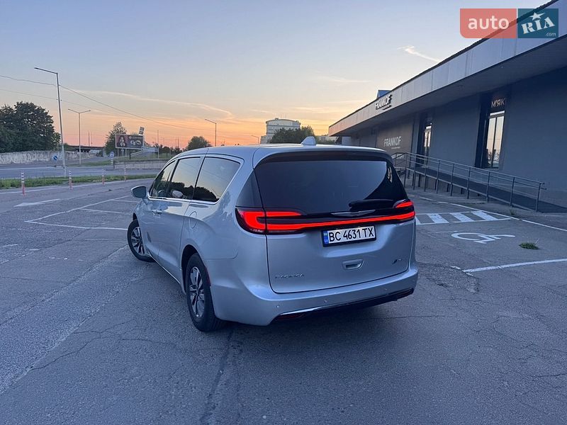 Мінівен Chrysler Pacifica 2022 в Львові