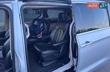 Мінівен Chrysler Pacifica 2022 в Львові