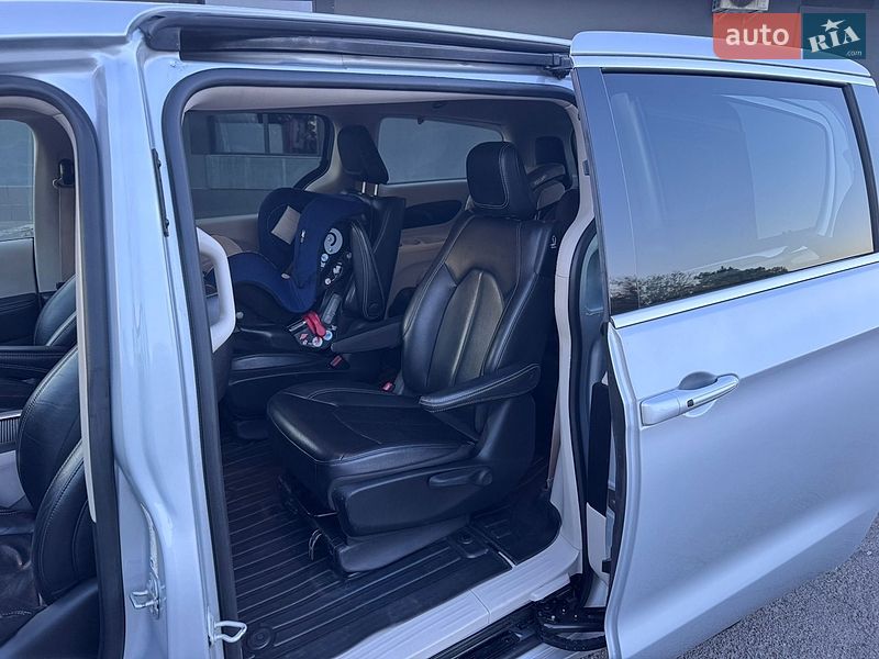 Мінівен Chrysler Pacifica 2022 в Львові