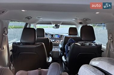 Мінівен Chrysler Pacifica 2022 в Львові