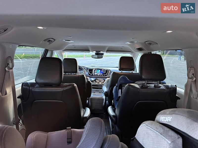 Мінівен Chrysler Pacifica 2022 в Львові