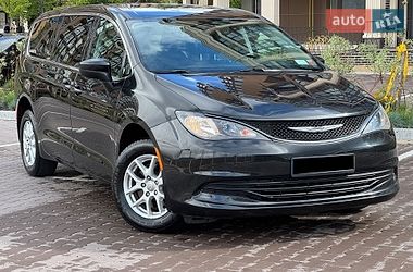 Мінівен Chrysler Pacifica 2016 в Києві