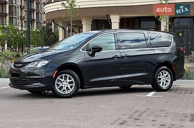 Мінівен Chrysler Pacifica 2016 в Києві