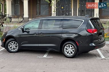 Мінівен Chrysler Pacifica 2016 в Києві