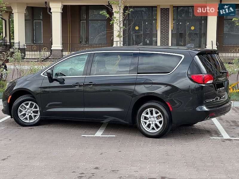 Мінівен Chrysler Pacifica 2016 в Києві