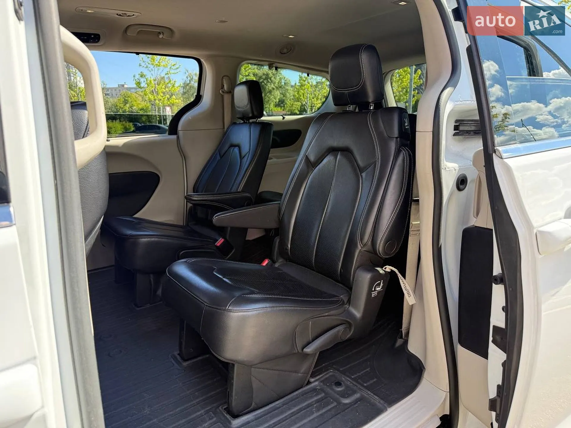 2021 Chrysler Pacifica - мініатюра 12