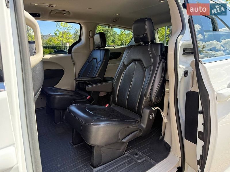 Мінівен Chrysler Pacifica 2021 в Києві