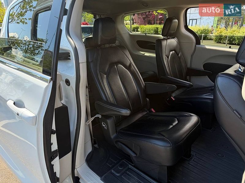 Мінівен Chrysler Pacifica 2021 в Києві