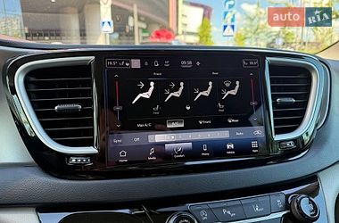 Мінівен Chrysler Pacifica 2021 в Києві