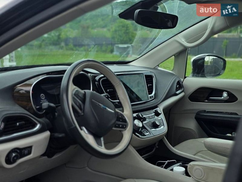Мінівен Chrysler Pacifica 2021 в Івано-Франківську