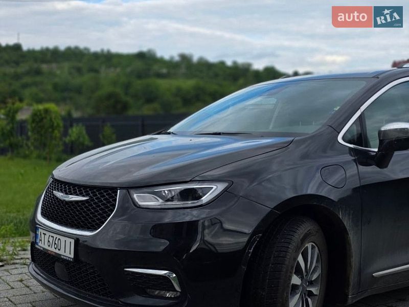 Мінівен Chrysler Pacifica 2021 в Івано-Франківську