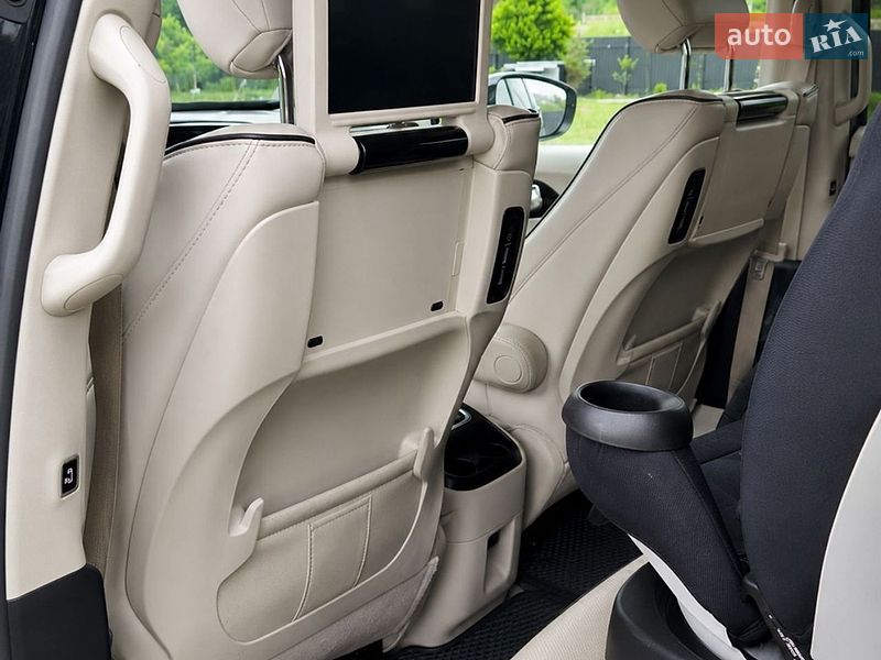Минивэн Chrysler Pacifica 2021 в Ивано-Франковске