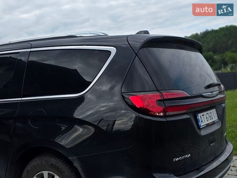 Мінівен Chrysler Pacifica 2021 в Івано-Франківську