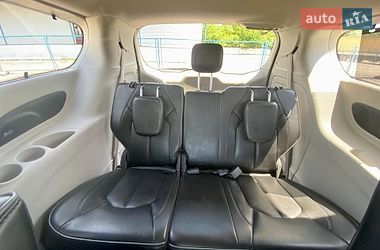 Мінівен Chrysler Pacifica 2018 в Ужгороді