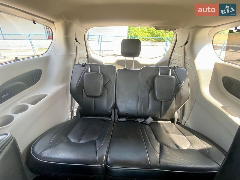 Мінівен Chrysler Pacifica 2018 в Ужгороді