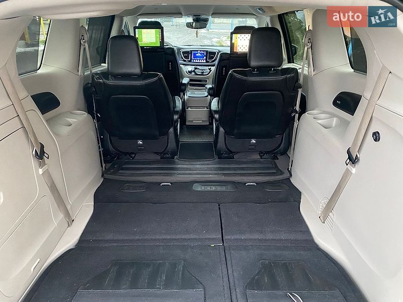 Мінівен Chrysler Pacifica 2018 в Ужгороді