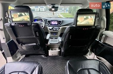 Мінівен Chrysler Pacifica 2018 в Ужгороді
