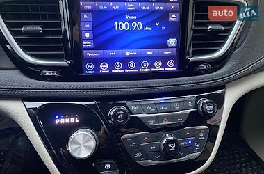 Мінівен Chrysler Pacifica 2018 в Ужгороді