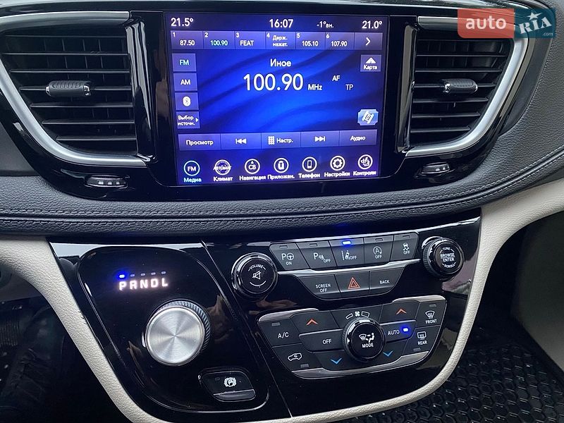 Мінівен Chrysler Pacifica 2018 в Ужгороді