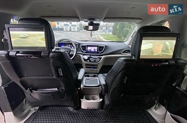 Мінівен Chrysler Pacifica 2018 в Ужгороді
