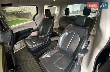 Мінівен Chrysler Pacifica 2018 в Ужгороді