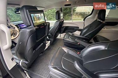 Мінівен Chrysler Pacifica 2018 в Ужгороді