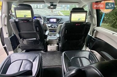 Мінівен Chrysler Pacifica 2018 в Ужгороді
