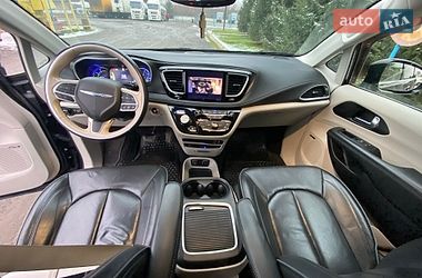 Мінівен Chrysler Pacifica 2018 в Ужгороді