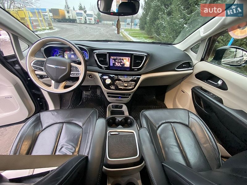 Мінівен Chrysler Pacifica 2018 в Ужгороді