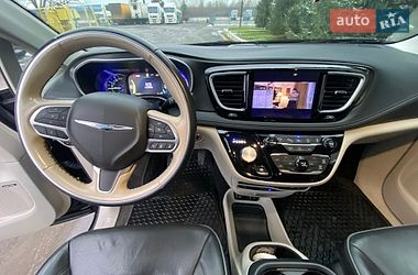 Мінівен Chrysler Pacifica 2018 в Ужгороді