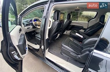 Мінівен Chrysler Pacifica 2018 в Ужгороді