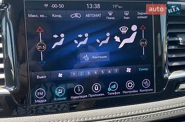 Мінівен Chrysler Pacifica 2018 в Ужгороді