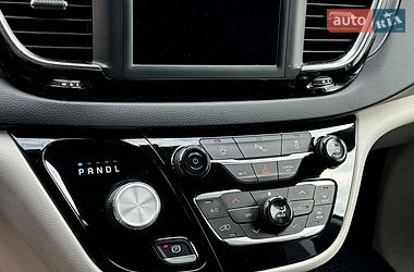 Універсал Chrysler Pacifica 2019 в Рівному