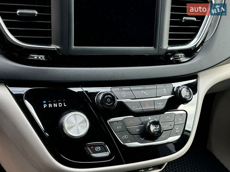 Універсал Chrysler Pacifica 2019 в Рівному