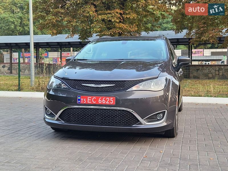 Минивэн Chrysler Pacifica 2020 в Киеве