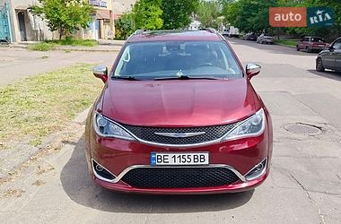 Минивэн Chrysler Pacifica 2018 в Николаеве