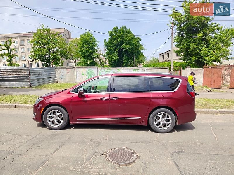 Минивэн Chrysler Pacifica 2018 в Николаеве