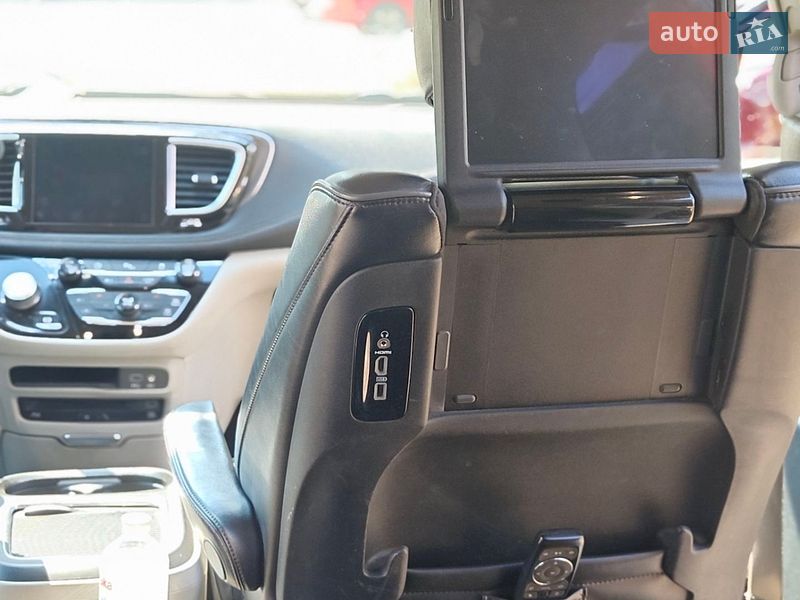 Минивэн Chrysler Pacifica 2018 в Николаеве