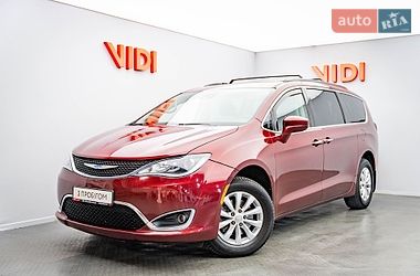 Минивэн Chrysler Pacifica 2018 в Киеве