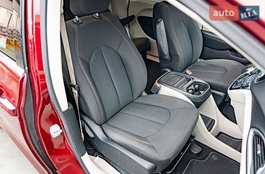 Мінівен Chrysler Pacifica 2018 в Києві