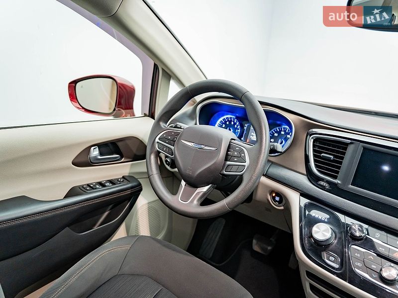 Мінівен Chrysler Pacifica 2018 в Києві