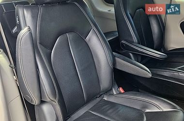 Мінівен Chrysler Pacifica 2022 в Львові