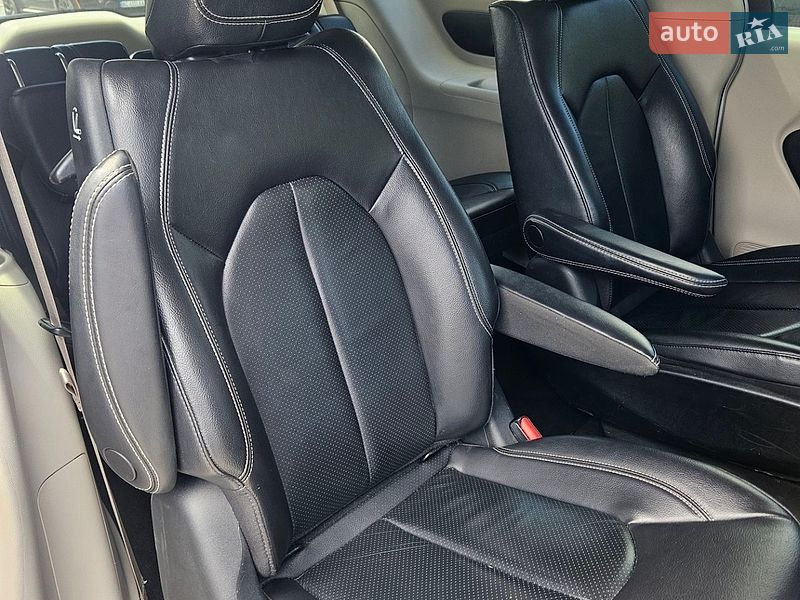 Мінівен Chrysler Pacifica 2022 в Львові